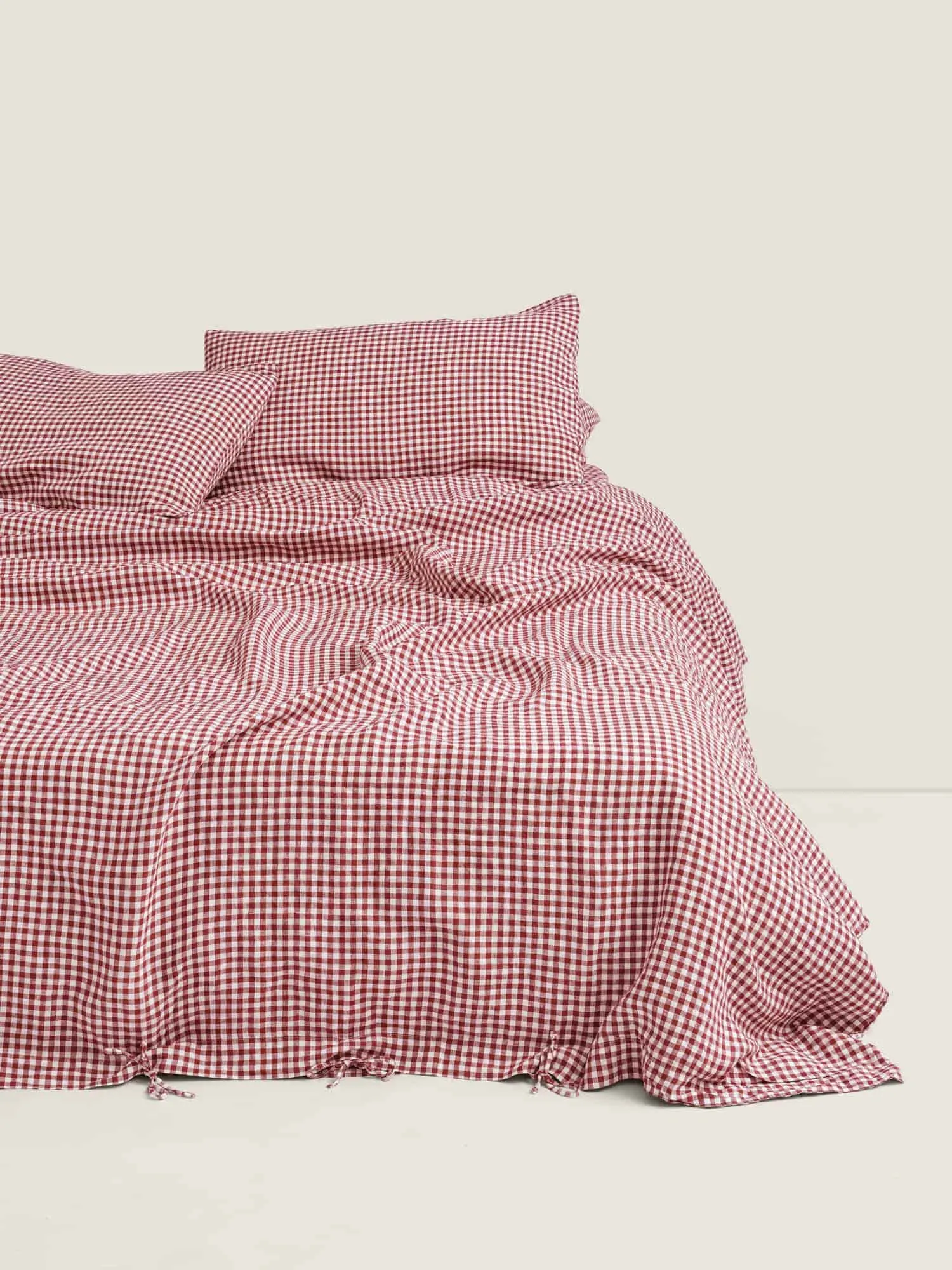 100% Linen Duvet Set in Pinot Gingham