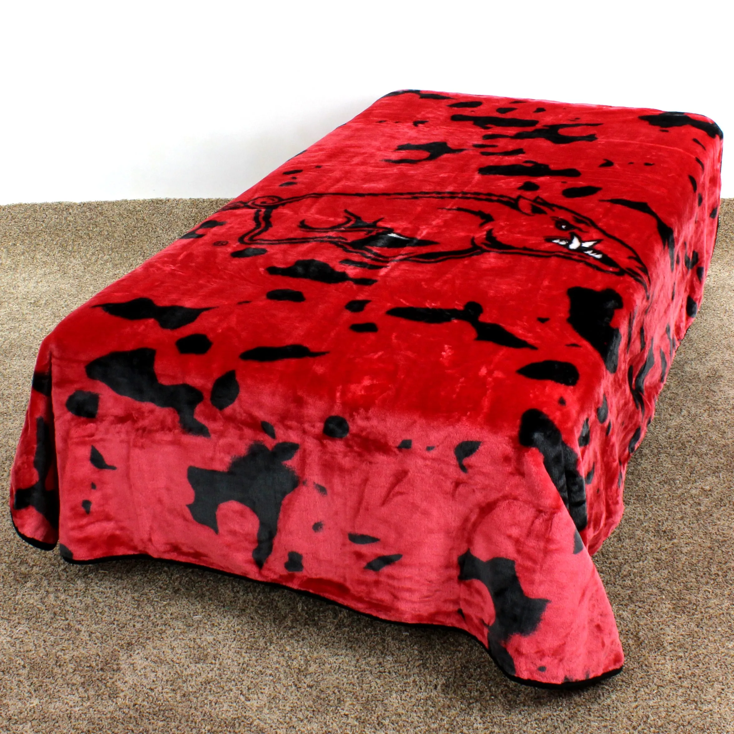 Arkansas Razorbacks Plush Throw Blanket, Bedspread, 86" x 63"