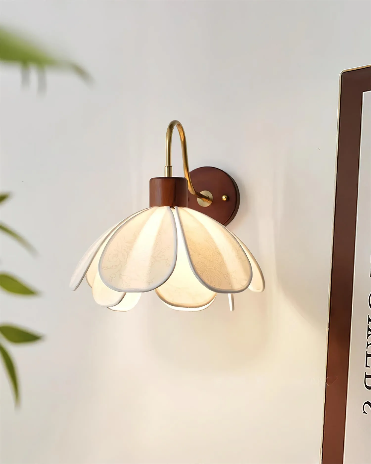 Ciena Petal Wall Light