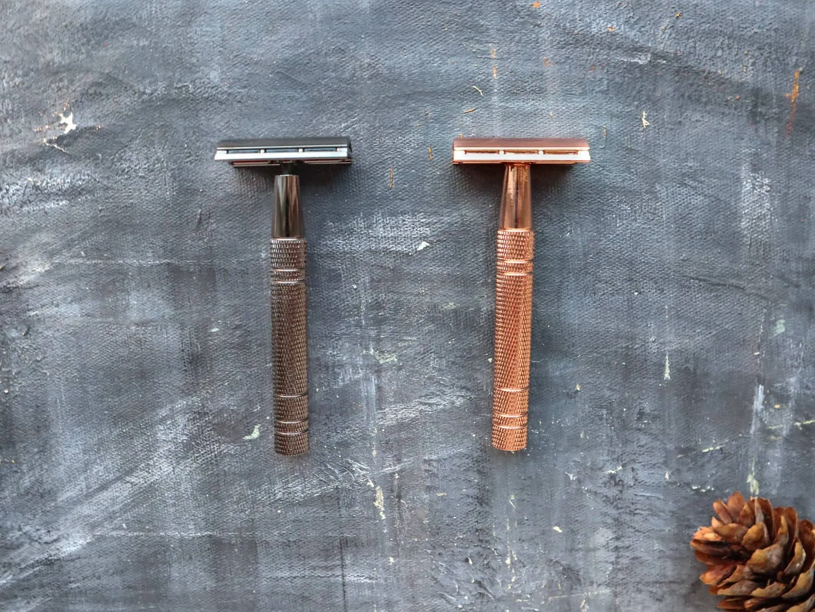 Double Edge Safety Razor with 5 Free Blades