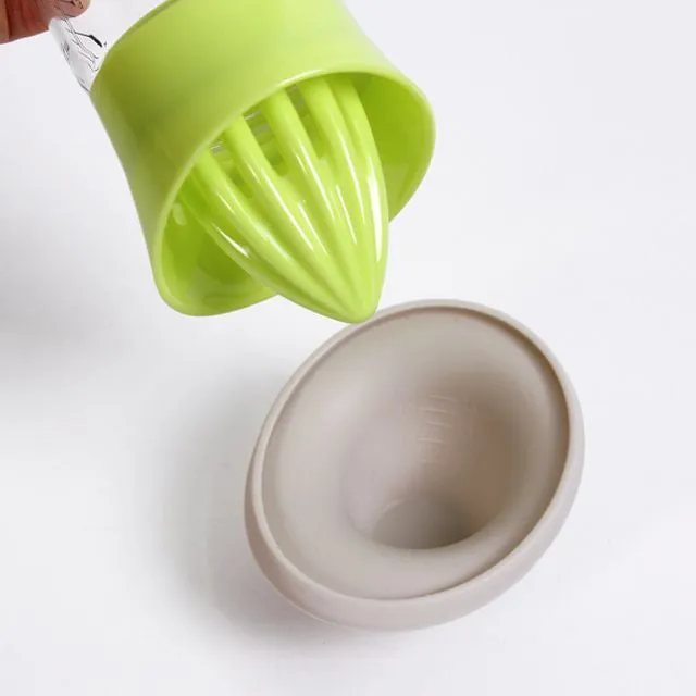 Glass 5 oz Citrus Juicer Strainer and Silicone Cap with Measurement Marking