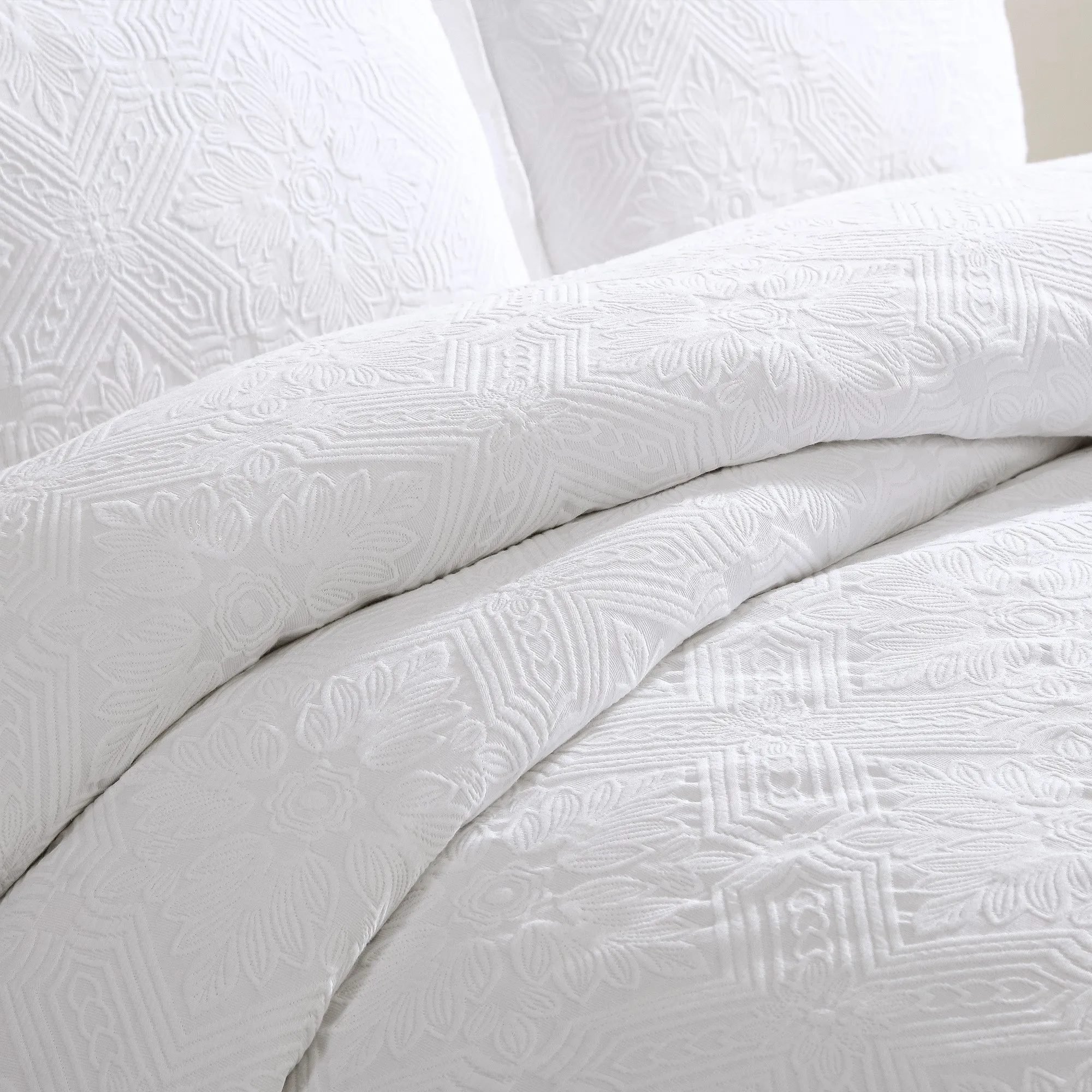 Matelasse Comforter Set